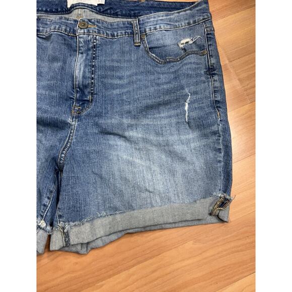 Torrid Denim Womens Shorts Size 24 Distressed Stretch Plus Size Measures 43x5 - Picture 3 of 10